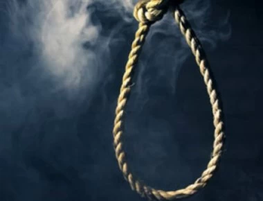 Κρεμάστηκε στο κελί της η 31χρονη που έσφαξε τον πατέρα της στην Αγία Παρασκευή